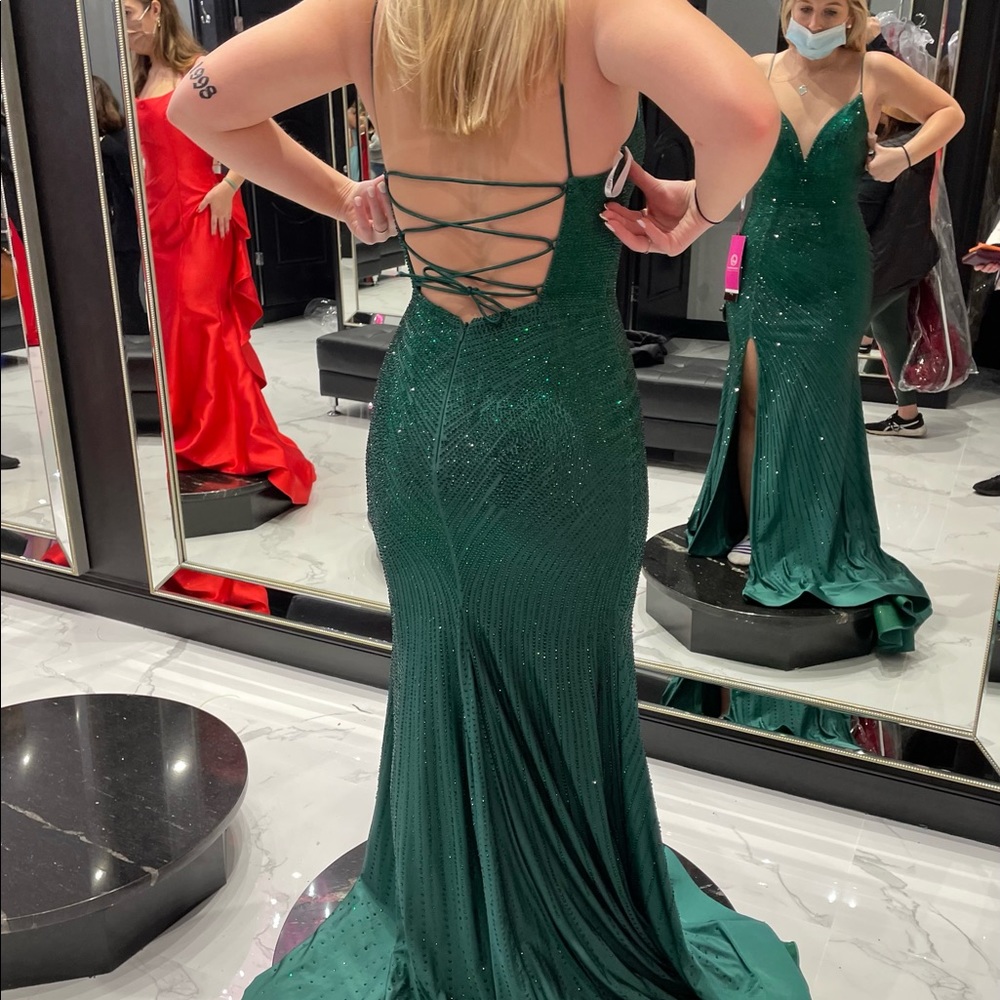 SELLING PROM DRESS! - Picture 3 of 4